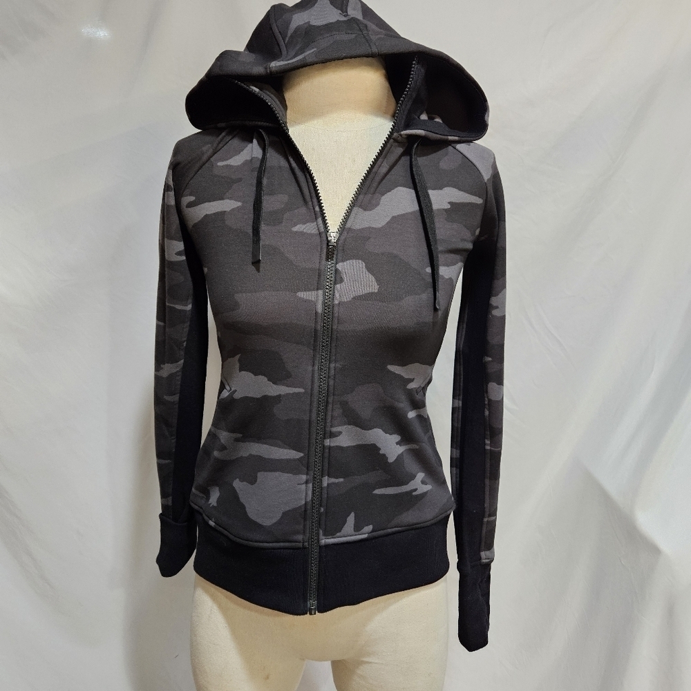 Athleta Triumph printed hoodie, black And Gray camo, women’s sz XXS